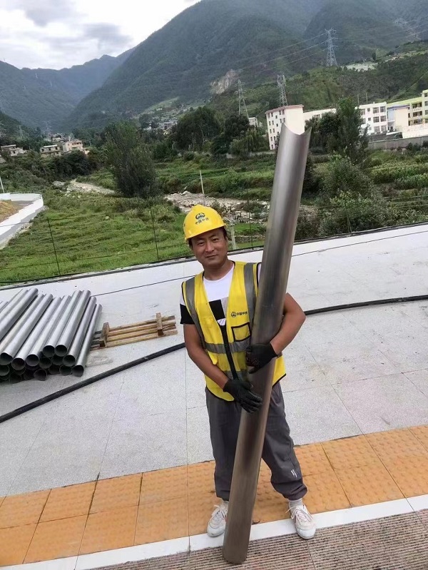 佛山市生產不銹鋼管廠家喜有沃助力高鐵站護欄